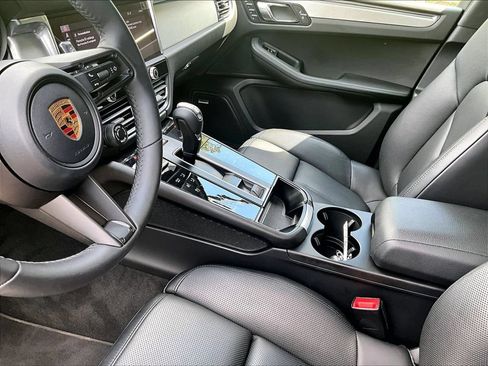 Certified 2026 Porsche Macan AWD/4WD image 20