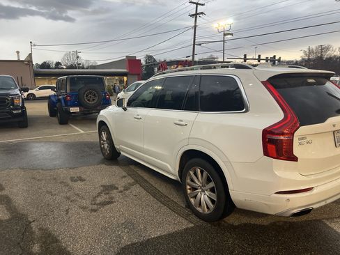 Used 2017 Volvo XC90 T6 Momentum w/ Vision Package image 14