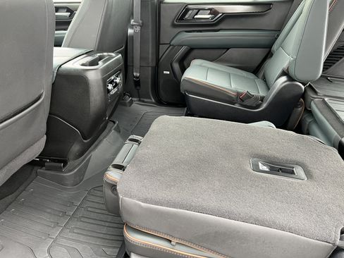 Used 2025 GMC Yukon AT4 w/ AT4 Premium Package AWD/4WD image 19