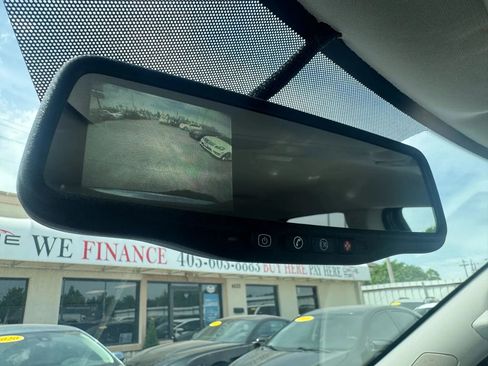 Used 2011 GMC Acadia SLE image 32