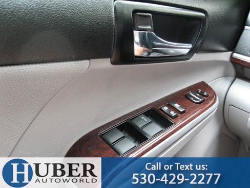 Used 2012 Toyota Camry XLE w/ Convenience Pkg FWD image 4
