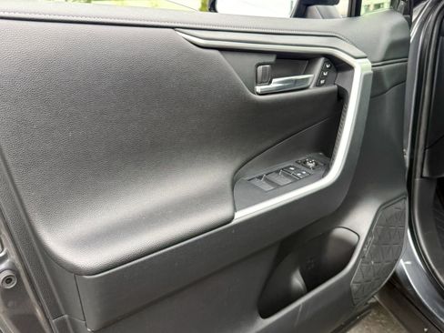 Used 2022 Toyota RAV4 Limited AWD/4WD image 18