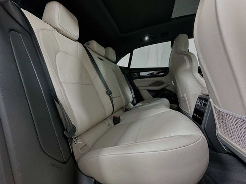 Certified 2025 Porsche Macan Electric image 28