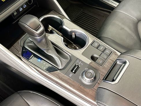 Used 2024 Toyota Highlander Limited image 17