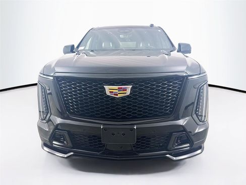 Used 2025 Cadillac Escalade ESV V AWD/4WD image 25