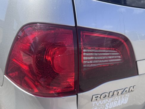Used 2011 Volkswagen Routan SEL FWD image 53