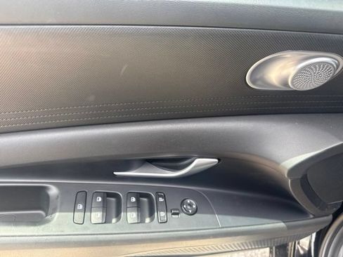 Used 2025 Hyundai Elantra SE w/ Cargo Package FWD image 11