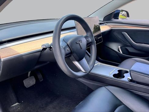 Used 2022 Tesla Model 3 Standard Range RWD image 15