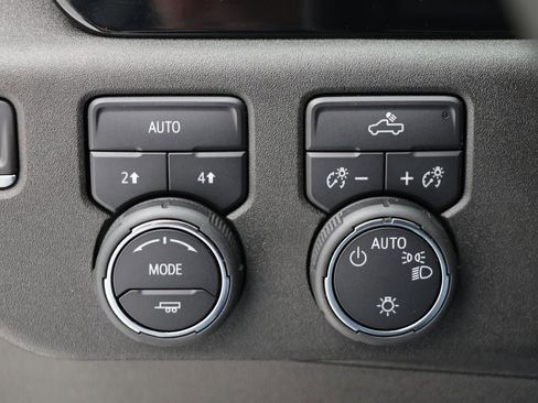 Used 2024 Chevrolet Silverado 1500 LT image 28