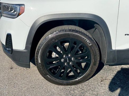 Used 2023 GMC Acadia SLT w/ Elevation Edition image 9