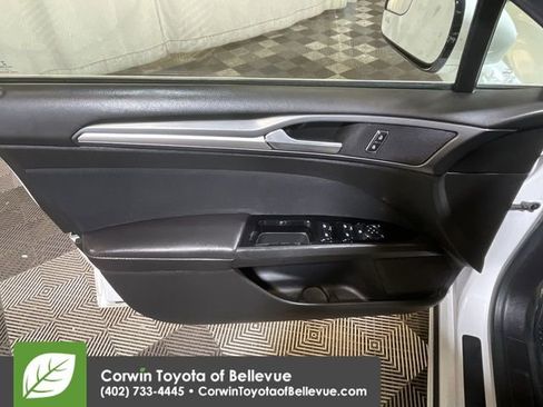 Used 2014 Ford Fusion SE image 22