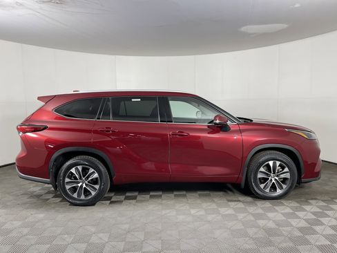 Used 2022 Toyota Highlander XLE image 5