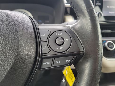 Used 2021 Toyota Corolla LE image 21