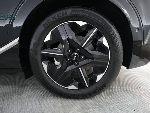 Used 2025 Kia EV6 Wind RWD image 9