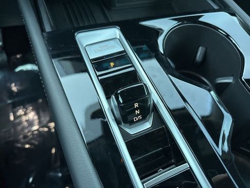 Used 2025 Volkswagen Atlas Cross Sport SE image 16