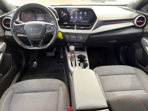 Used 2025 Chevrolet Trax RS FWD image 24