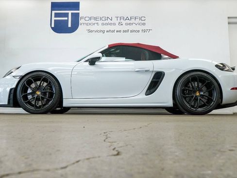 Used 2020 Porsche 718 Boxster Spyder RWD image 39