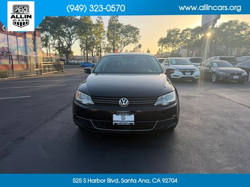 Used 2013 Volkswagen Jetta SE FWD image 2