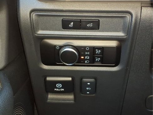 Used 2024 Ford Expedition Max XLT image 18