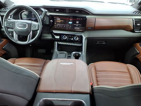 Used 2024 GMC Sierra 3500 Denali Ultimate AWD/4WD image 17