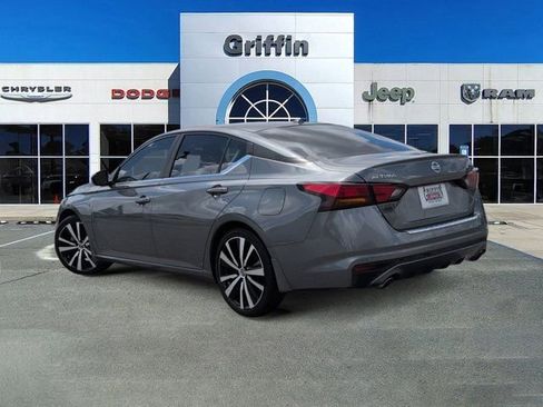 Used 2022 Nissan Altima 2.5 SR FWD image 9