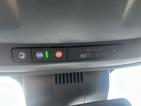 Used 2024 GMC Yukon SLT w/ SLT Luxury Package image 26