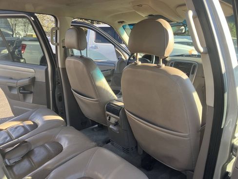 Used 2004 Ford Explorer Sport XLT AWD/4WD image 31