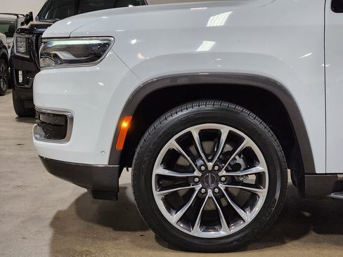 Used 2022 Jeep Wagoneer Series II w/ Premium Group I image 6