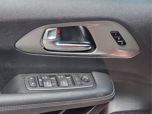 Used 2025 Chrysler Pacifica Select FWD image 15
