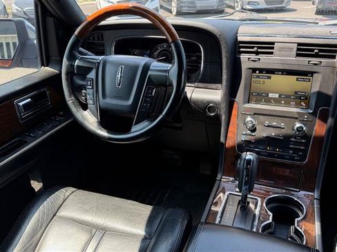 Used 2016 Lincoln Navigator L Select AWD/4WD image 16