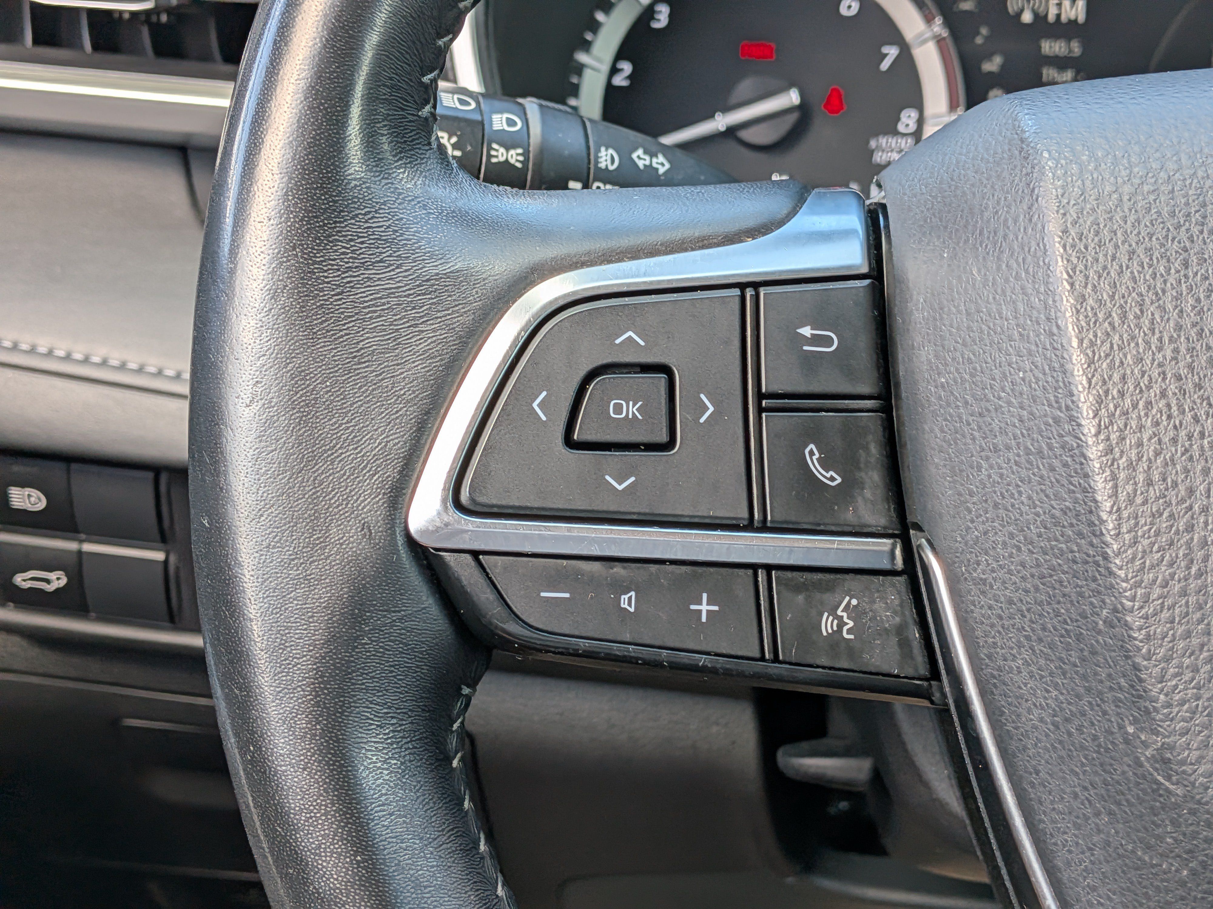 Used 2020 Toyota Highlander XLE AWD/4WD image 26