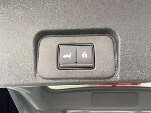 Used 2025 Nissan Rogue Platinum image 16