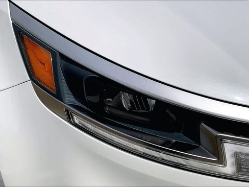 Used 2023 Kia Carnival EX FWD image 29
