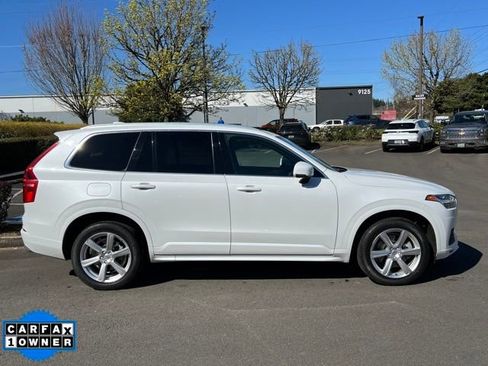 Used 2021 Volvo XC90 T6 Momentum image 8