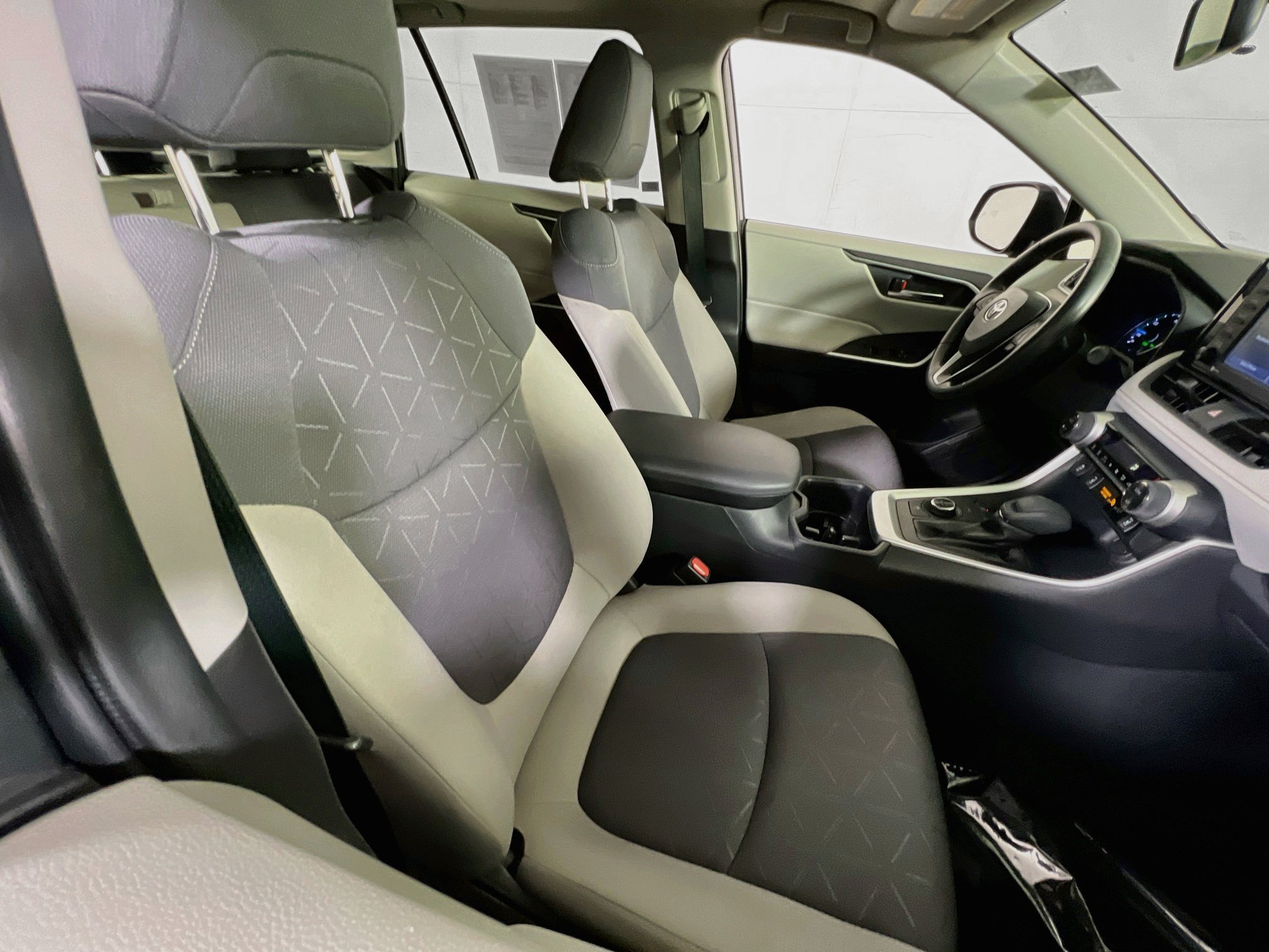 Used 2022 Toyota RAV4 XLE w/ Convenience Package AWD/4WD image 27