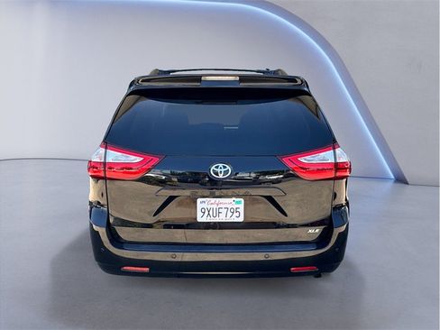 Used 2017 Toyota Sienna XLE w/ XLE Navigation Package FWD image 5
