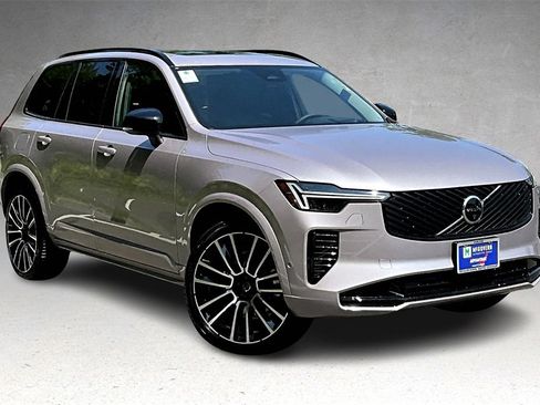 New 2026 Volvo XC90 B6 Ultra image 2