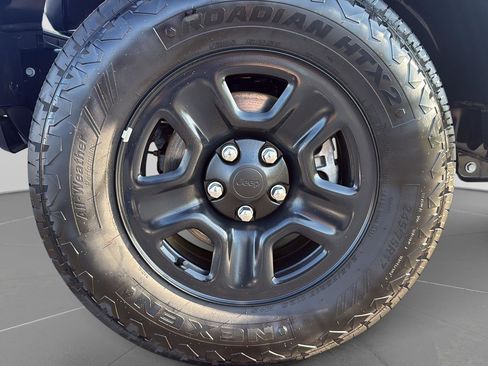 Used 2025 Jeep Wrangler Sport AWD/4WD image 9