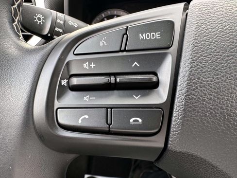 Used 2022 Hyundai Venue Limited FWD image 15