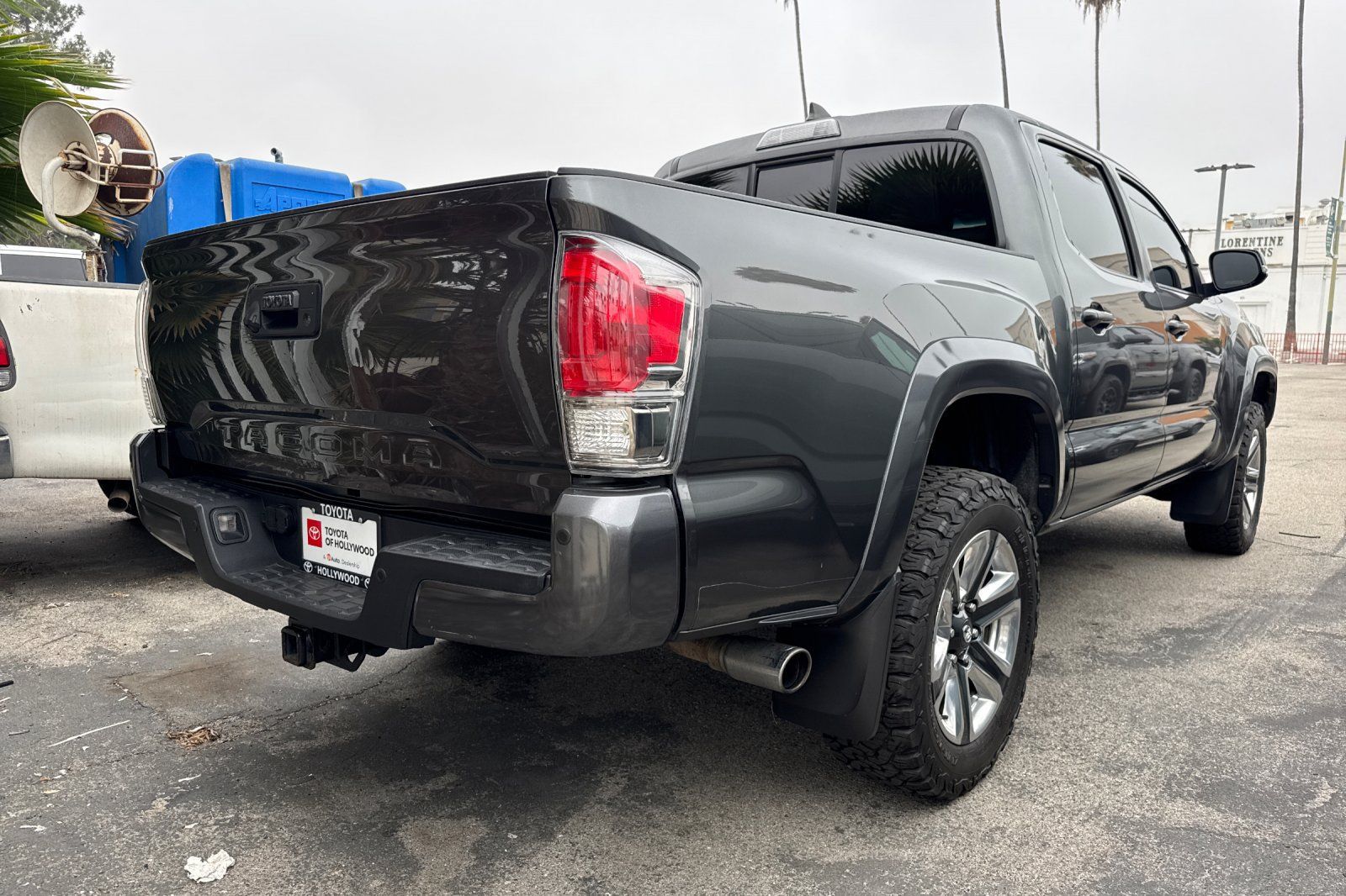 Used 2016 Toyota Tacoma Limited w/ Towing Package AWD/4WD image 5