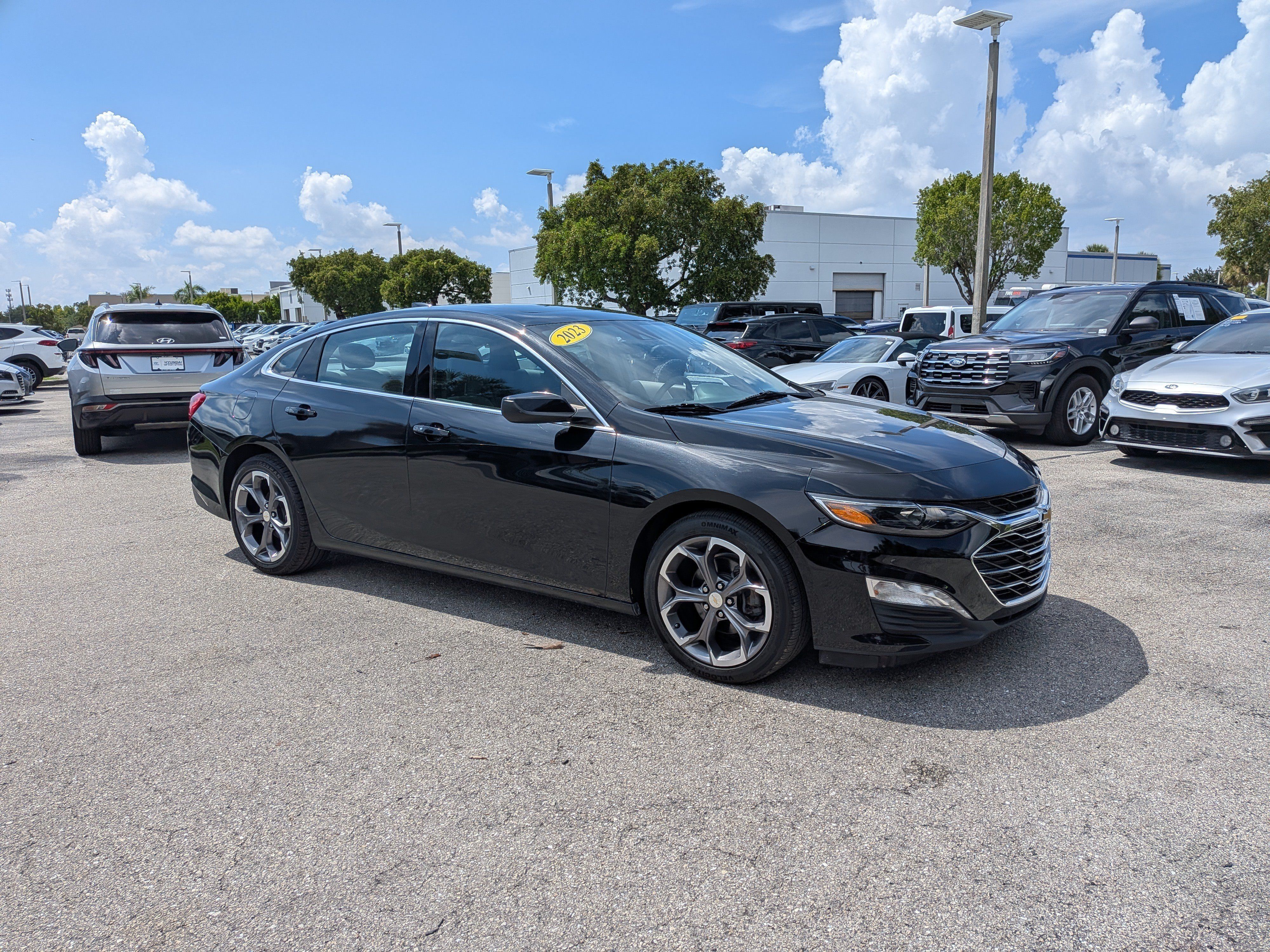 Used 2023 Chevrolet Malibu LT FWD image 2