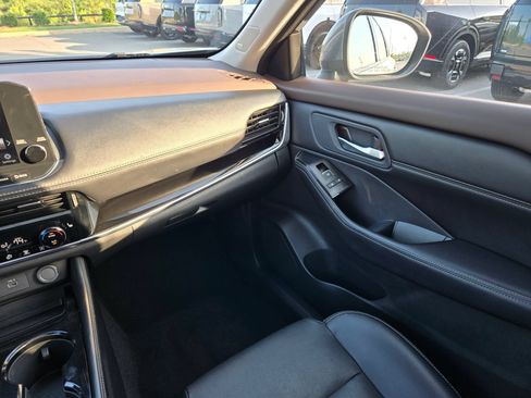 Used 2023 Nissan Rogue SL w/ SL Premium Package AWD/4WD image 11