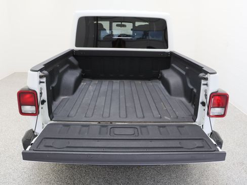 Used 2025 Jeep Gladiator Sport image 31