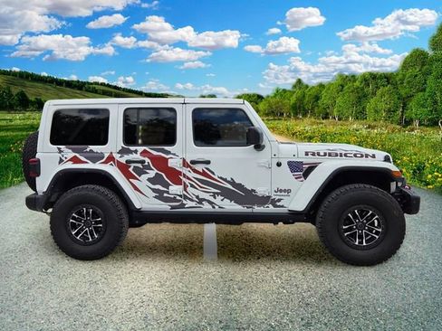 Used 2022 Jeep Wrangler Unlimited Rubicon w/ LED Lighting Group AWD/4WD image 7