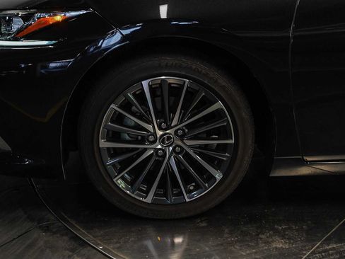 Used 2024 Lexus ES 300h w/ Premium Package FWD image 9