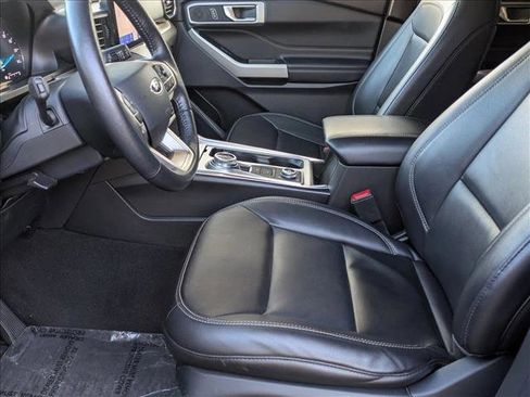 Used 2021 Ford Explorer XLT w/ Equipment Group 202A image 16