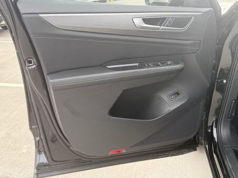 New 2026 Volkswagen Atlas Cross Sport SE FWD image 11