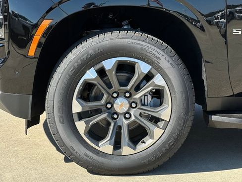 New 2026 Chevrolet Suburban LT w/ Comfort Package image 24