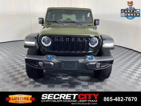 Used 2024 Jeep Wrangler Unlimited AWD/4WD image 2
