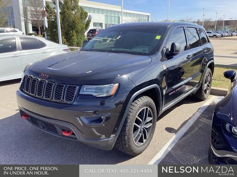 Used 2018 Jeep Grand Cherokee Trailhawk w/ Trailhawk Luxury Group image 4